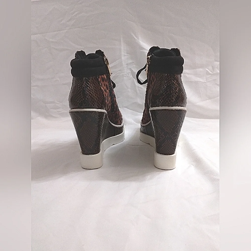 Jessica Simpson Platform Animal Print Wedge/ Sneakers/ Zippers Size 8 Black/Tan